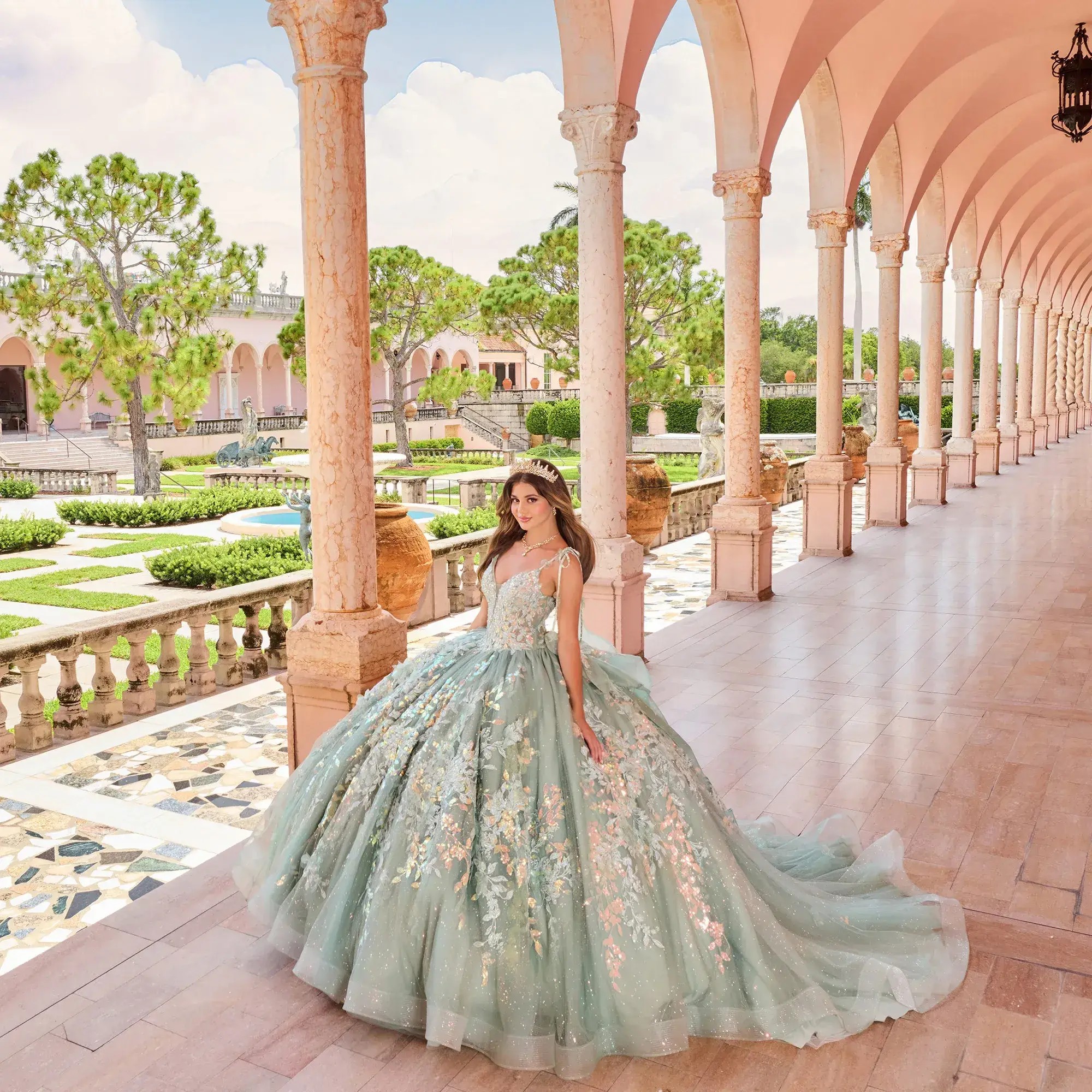 Quinceañera Dreams: Stunning Dresses for Your Big Day. Mobile Image